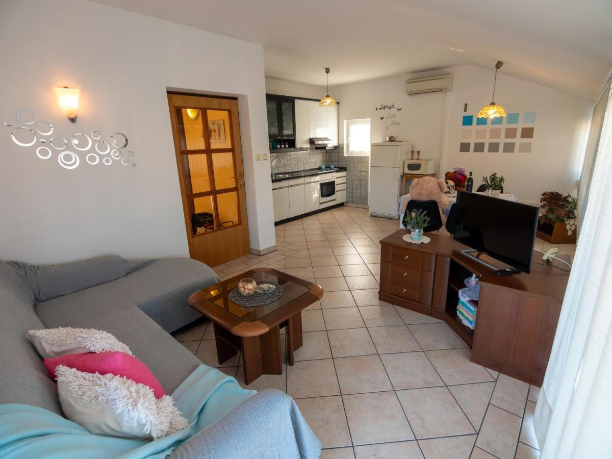 Apartments Rezek Супетарска Драга Екстериор снимка