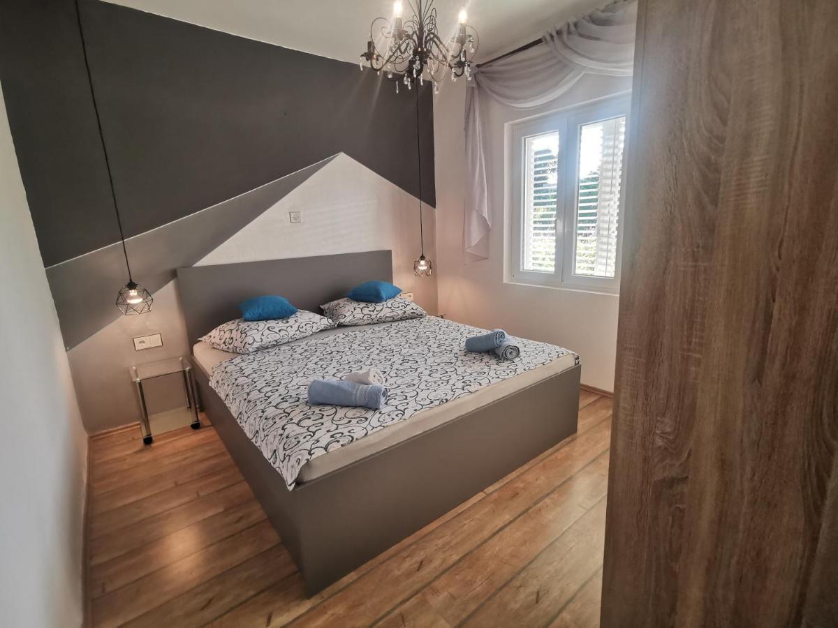 Apartments Rezek Супетарска Драга Екстериор снимка