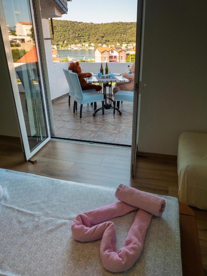 Apartments Rezek Супетарска Драга Екстериор снимка