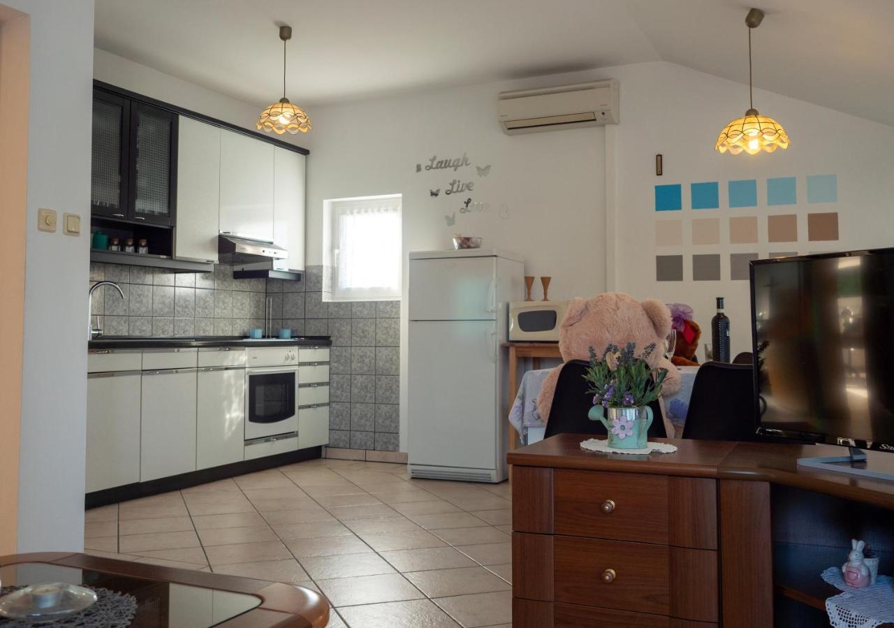 Apartments Rezek Супетарска Драга Екстериор снимка