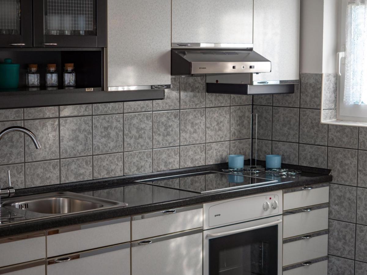 Apartments Rezek Супетарска Драга Екстериор снимка