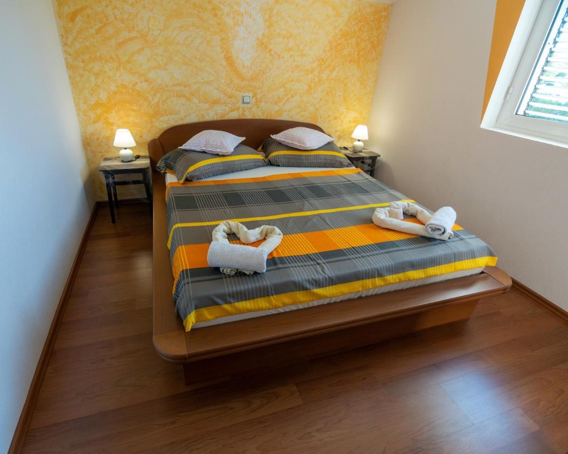 Apartments Rezek Супетарска Драга Екстериор снимка