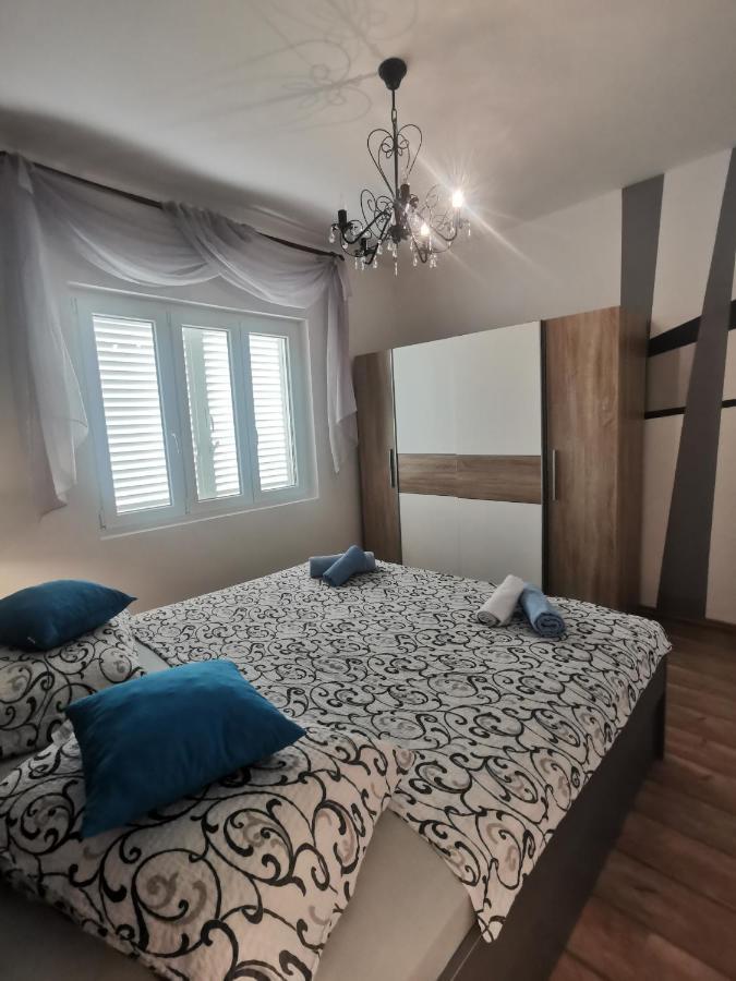 Apartments Rezek Супетарска Драга Екстериор снимка