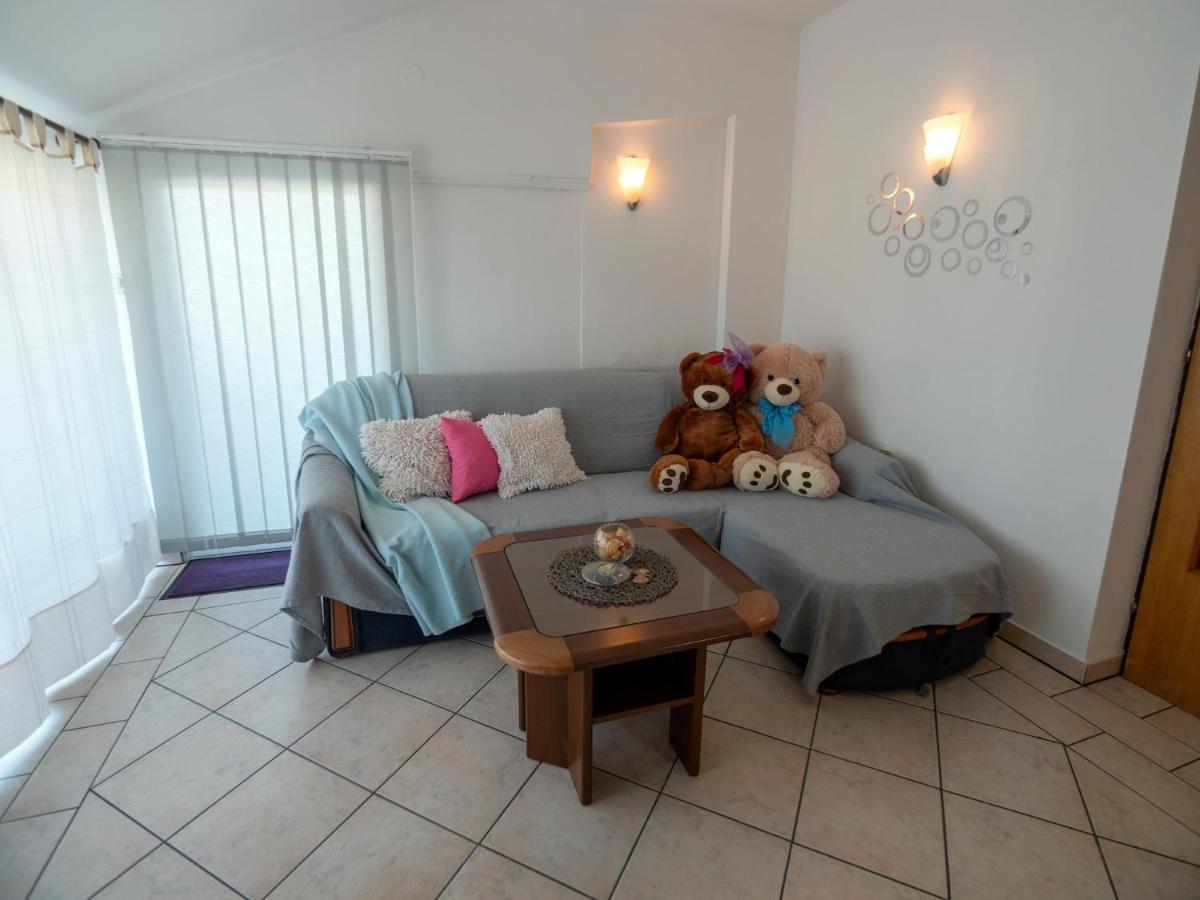 Apartments Rezek Супетарска Драга Екстериор снимка