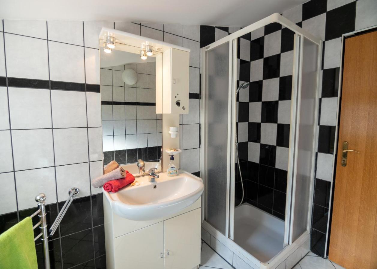 Apartments Rezek Супетарска Драга Екстериор снимка