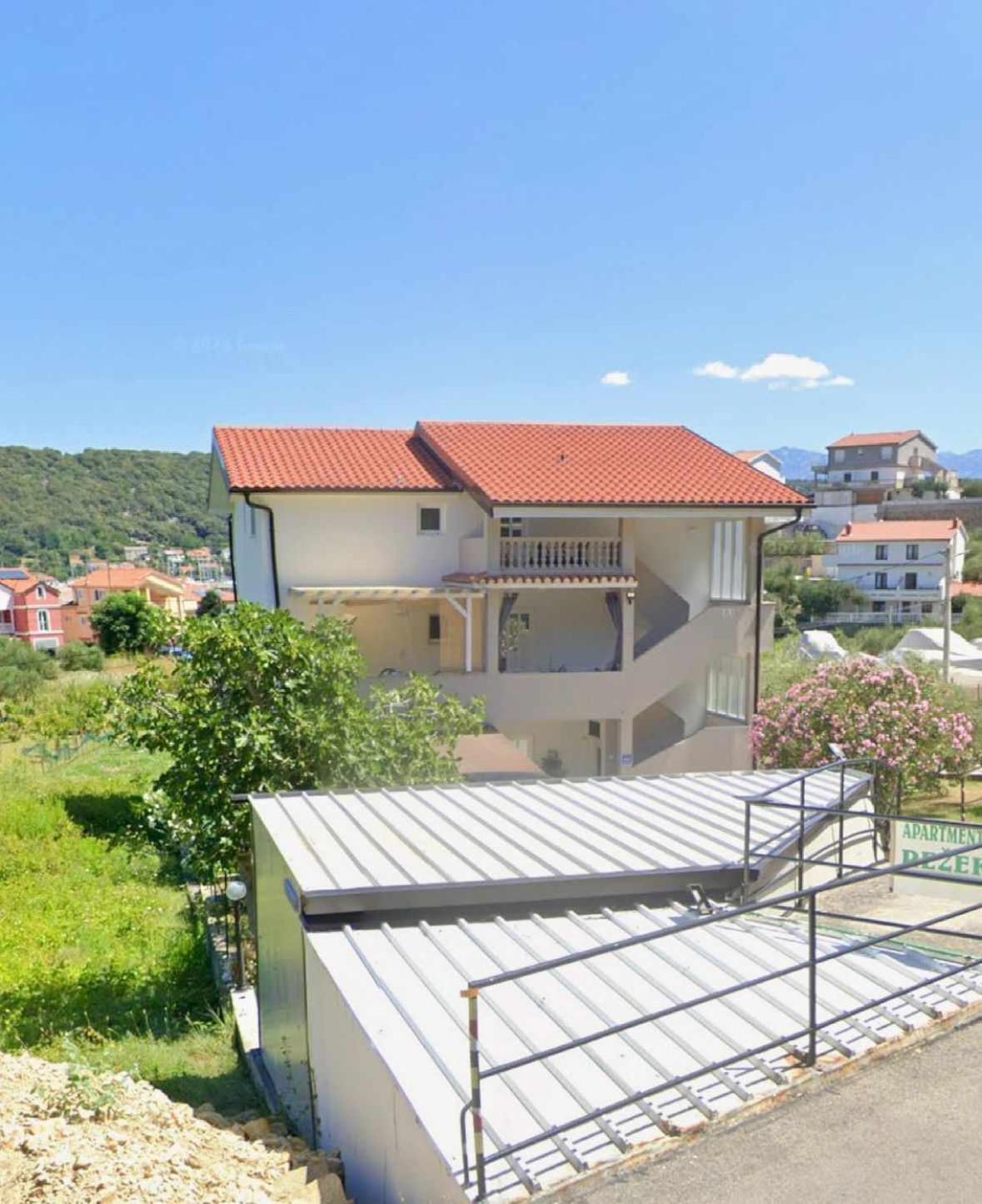 Apartments Rezek Супетарска Драга Екстериор снимка