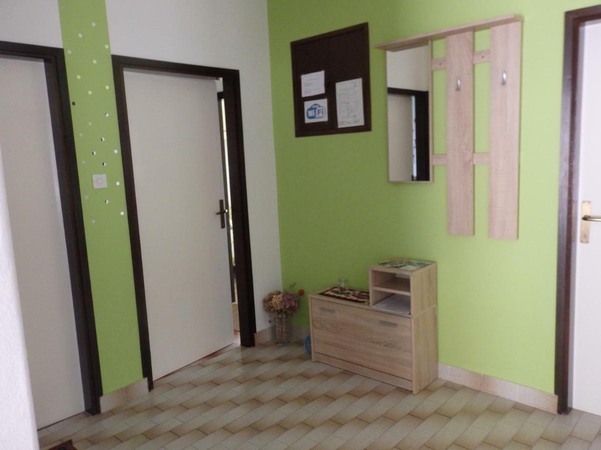 Apartments Rezek Супетарска Драга Екстериор снимка