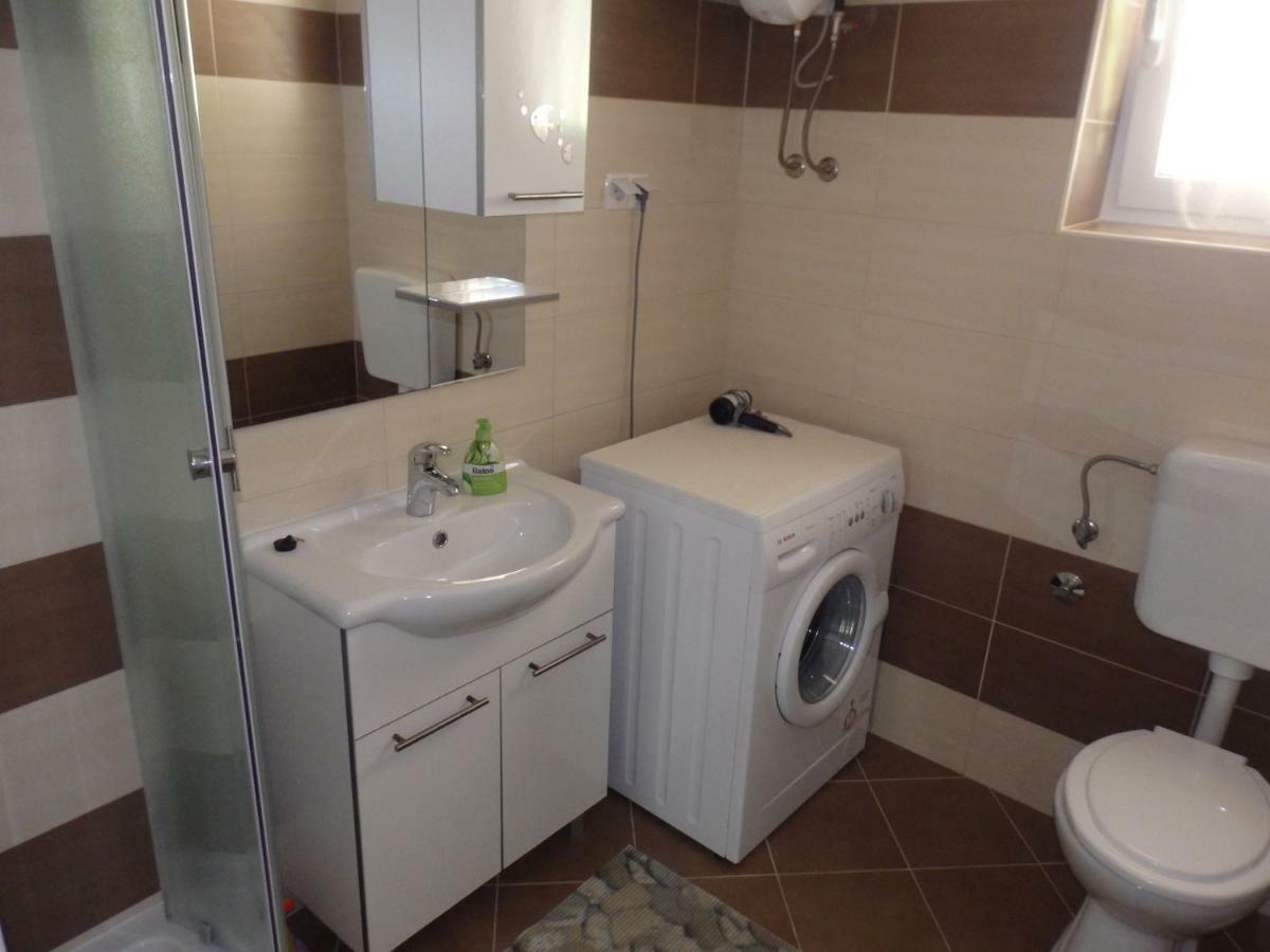 Apartments Rezek Супетарска Драга Екстериор снимка