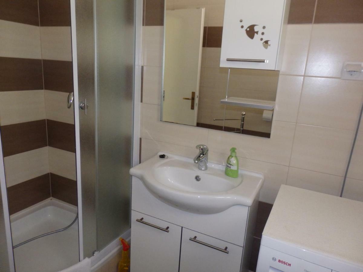 Apartments Rezek Супетарска Драга Екстериор снимка